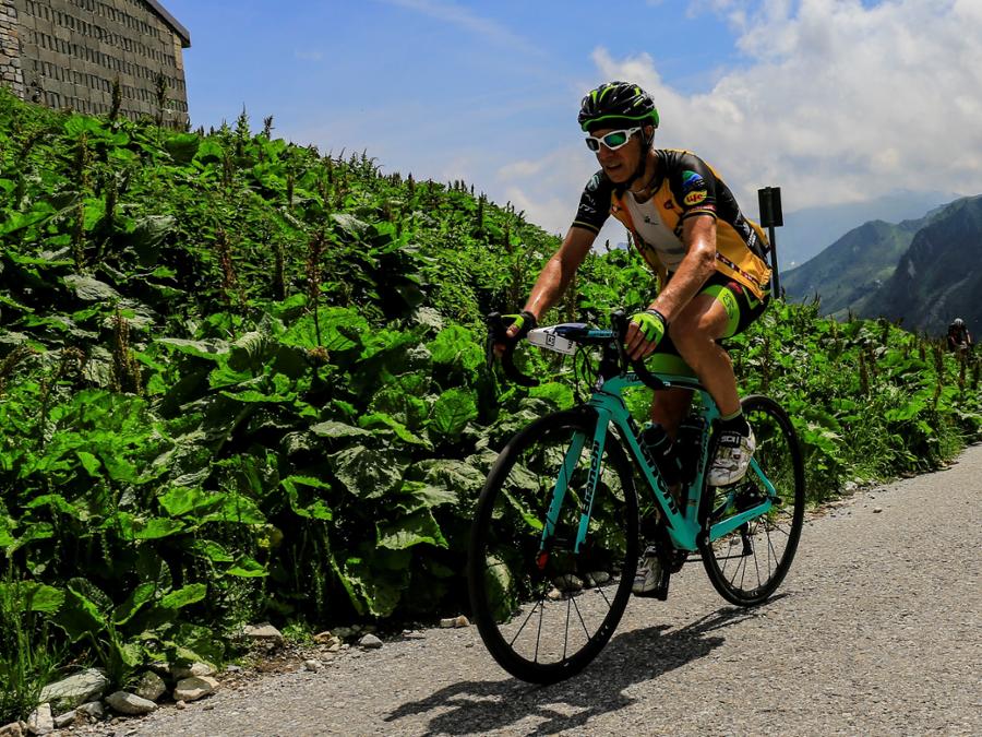 CLAVESANA – CLAVESANA: EINE RADTOUR DURCH DIE HÜGEL DER LANGA